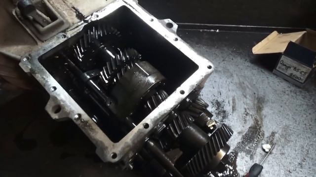 Мitsubishi Pajero Pinin .Мицубиси Пинин. Разбор коробки передач! Советую посмотреть . смотреть онлайн