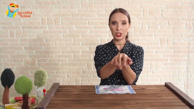 Делаем зайку из платочка.