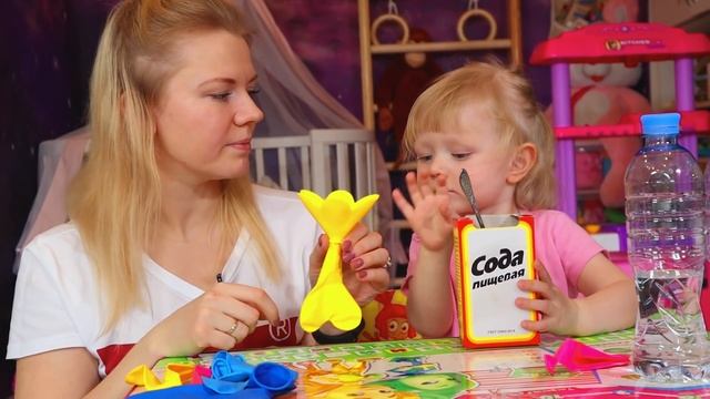 ЭКСПЕРИМЕНТ С СОДОЙ ДЛЯ ДЕТЕЙ | С ЧЕМ РЕАКЦИЯ БЫСТРЕЕ ? УКСУС ИЛИ ЛИМОННАЯ КИСЛОТА ? смотреть онлайн