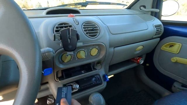 Малий який дасть фору всім малолітражкам. Renault Twingo 1.2i смотреть онлайн