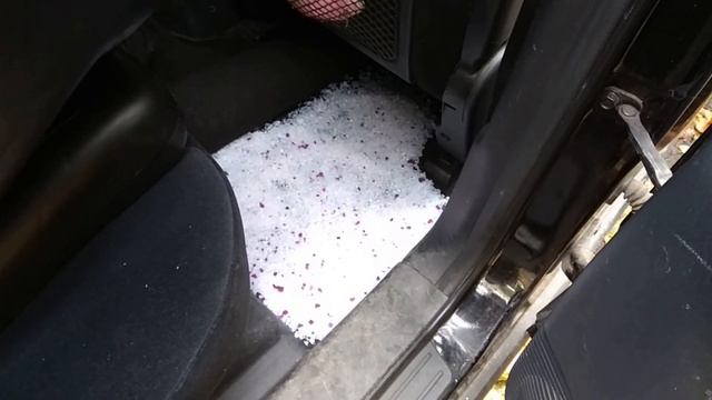 Убрать воду из салона автомобиля / Remove damp from the car interior смотреть онлайн