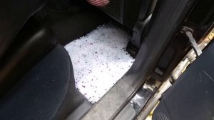 Убрать воду из салона автомобиля / Remove damp from the car interior