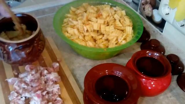 Картошка в гаршочках: тушеная с лесными грибами смотреть онлайн