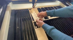 ТРУДОВЫЕ БУДНИ ЛАЗЕРНОЙ РЕЗКИ l ИЗГОТАВЛИВАЕМ ПОДАРОЧНЫЕ КОРОБОЧКИ ИЗ ФАНЕРЫ!