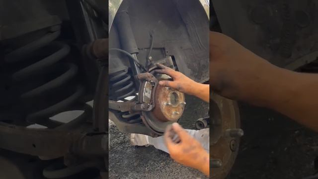 2008 Kia rondo rear brake pad replacement смотреть онлайн