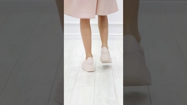 Розовые кроссовки из кожи без подкладки на утолщенной подошве VK73-149934 смотреть онлайн