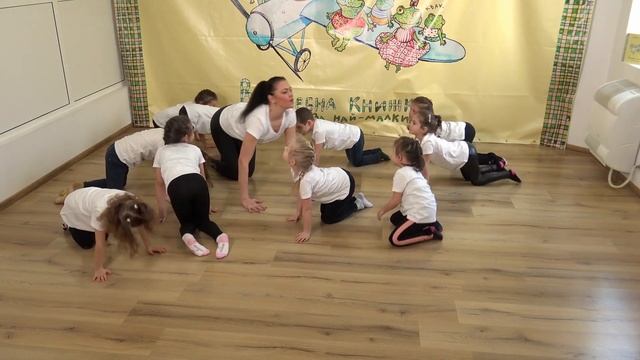 Котенце - 5-та песничка/упражнение към "Вълшебна книжка за най-малките" смотреть онлайн