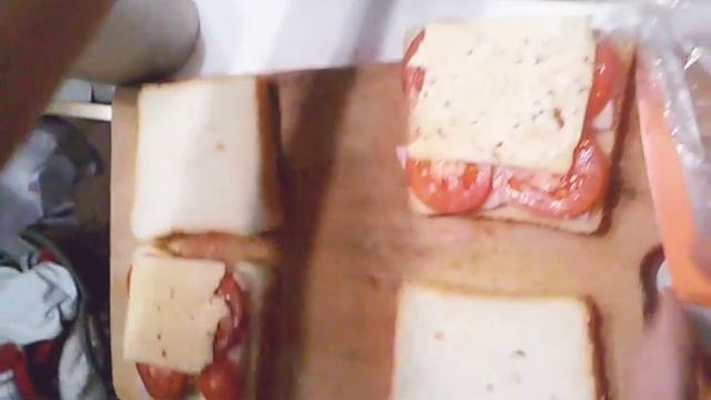 Делаем бутерброды в сэндвичнице! Открытие бутербродного сезона! смотреть онлайн