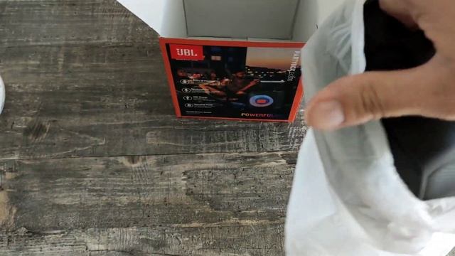 Колонка JBL PАRТYВОХ ЕS300 смотреть онлайн