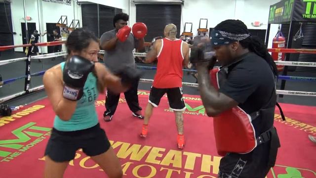 Invicta FC fighter Raquel Pa'aluhi padwork w/ Dewey Cooper смотреть онлайн