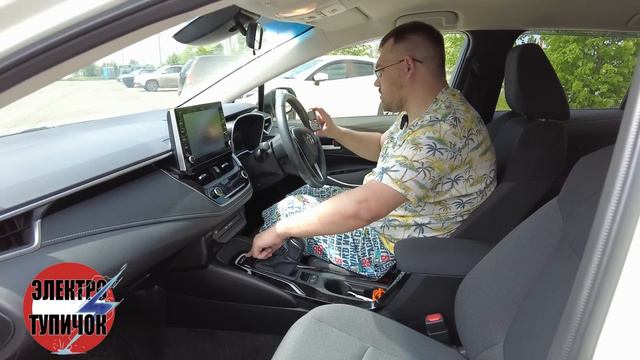 Toyota Corolla Touring. Стильный универсал от Toyota смотреть онлайн