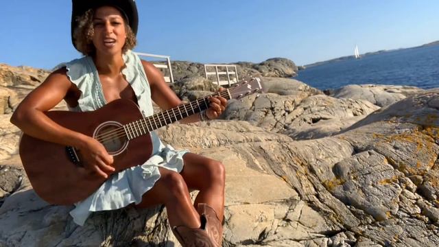FRIDAY JAM WITH JEEBS| Sara Evans - Suds in the bucket | Acoustic Cover смотреть онлайн