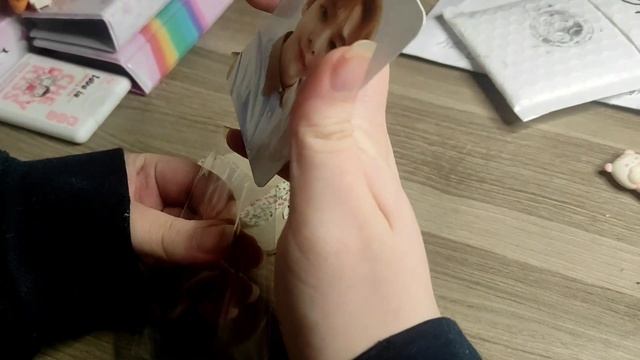 k-pop stuff unboxing : карты kep1er, рандомный мерч к годовщине и начало коллекции cravity ! смотреть онлайн