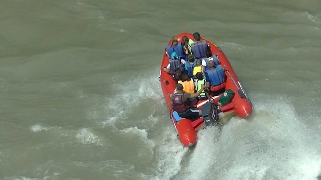 Катание на лодке. Барангол Алтай смотреть онлайн