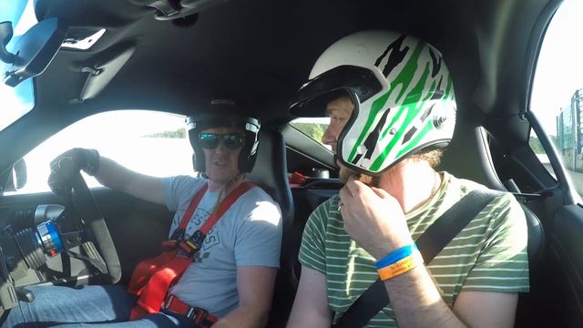 TRACK DAY BATTLE. Audi RS4 vs Cayman S. But who is faster? смотреть онлайн