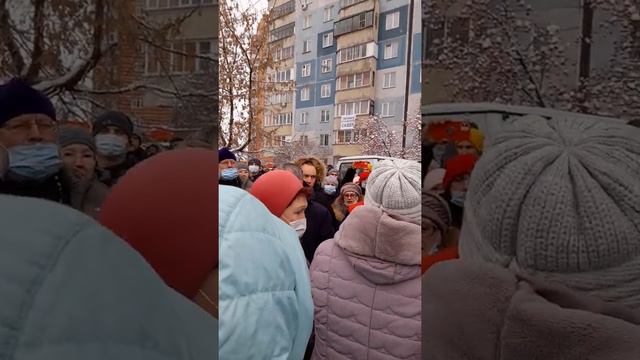 а в новостях сказали что не было торгов, данный товарищ тогда о чем вещает?!