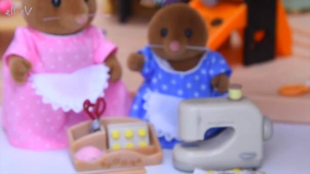 Sylvanian Families Calico Critters Halloween Dressup Sewing with Mother Set Silly Play - Kids Toys смотреть онлайн
