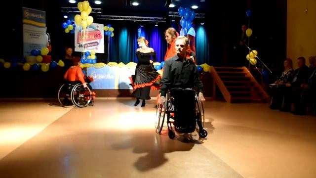 Wheelchair ballroom dancing - Flamenco performance in Rzepin, Poland / Występ w Rzepinie - 7.12.201 смотреть онлайн