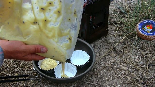 Baking Muffins / Camp Oven -Testing Our New Fry Pan Mess Kit- Camping Gear. смотреть онлайн