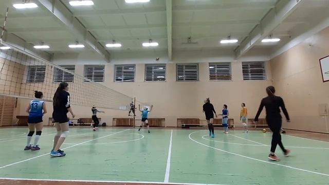 Волейбол, упражнение - приём мяча в доигровке смотреть онлайн