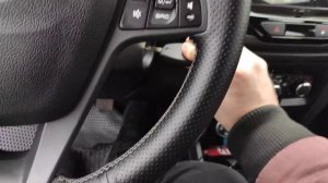 Как закрыть Lada Xray Cross с работающим двигателем. Способ 3