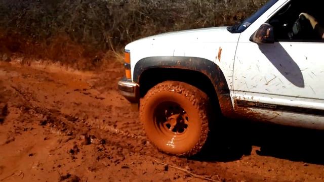 96 Chevy Tahoe 4x4 Mudding