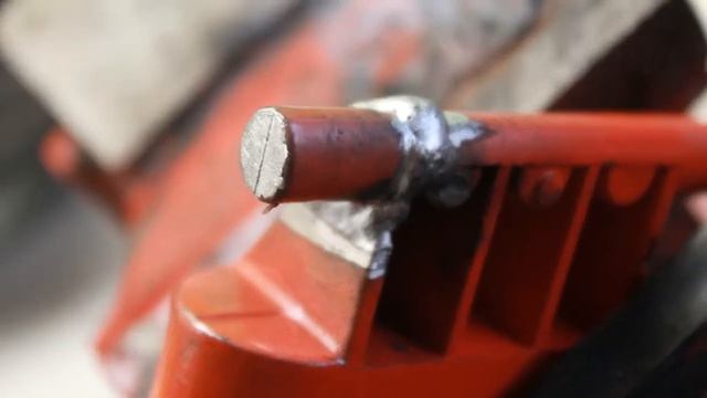 Metinām ARGONA vidē, alumīniju MIG un melno metālu TIG režīmā. смотреть онлайн