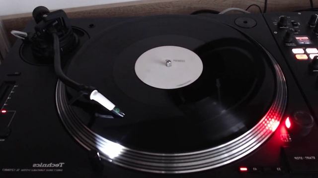 Groovy 69 – 2,3,4 And Jump Music Sounds Better With You смотреть онлайн