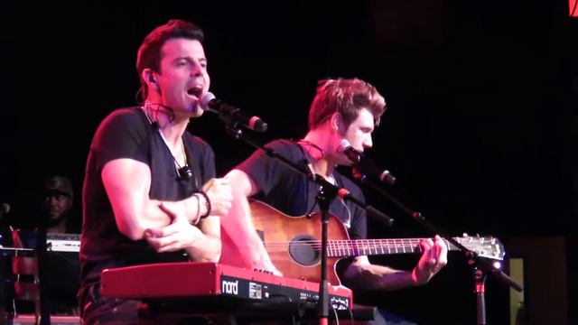Nick & Knight at the Showbox Seattle 2014 - I Want it That Way смотреть онлайн
