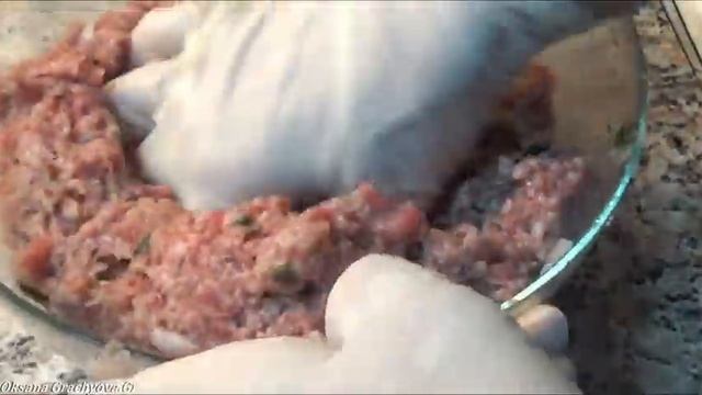 Как сделать, чтобы из чебуреков вытекал сок, как в чебуречной, идеальное тесто / Juicy chebureks смотреть онлайн