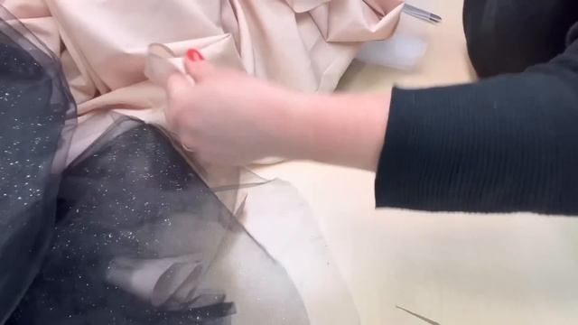 УКОРОТИТЬ МНОГОСЛОЙНОЕ ОБЪЕМНОЕ ПЛАТЬЕ ..7 слоев, перьевой декор смотреть онлайн