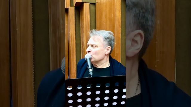 Александр Добронравов - Давай попробуем вернуть, хоть что-нибудь #добронравов #хоралов #shorts смотреть онлайн