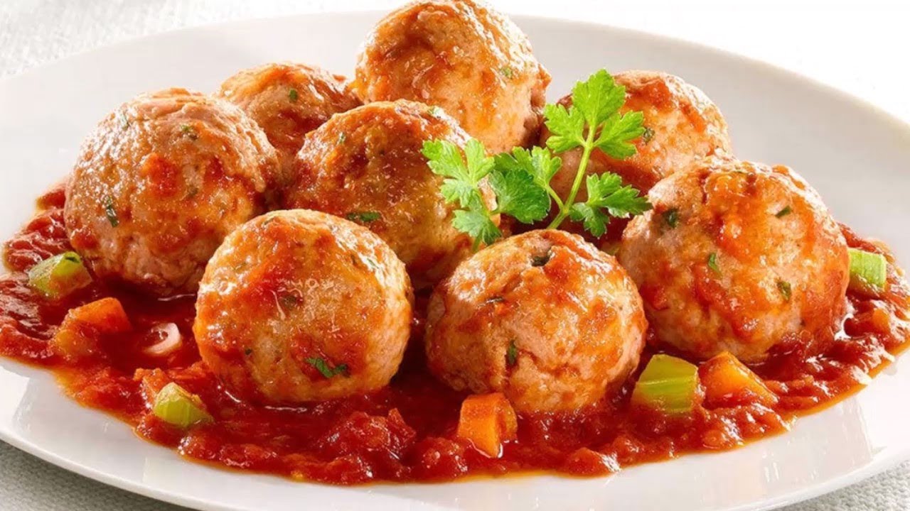 ФРИКАДЕЛЬКИ из мясного фарша с рисом в томатном соусе_Быстрое аппетитное блюдо.