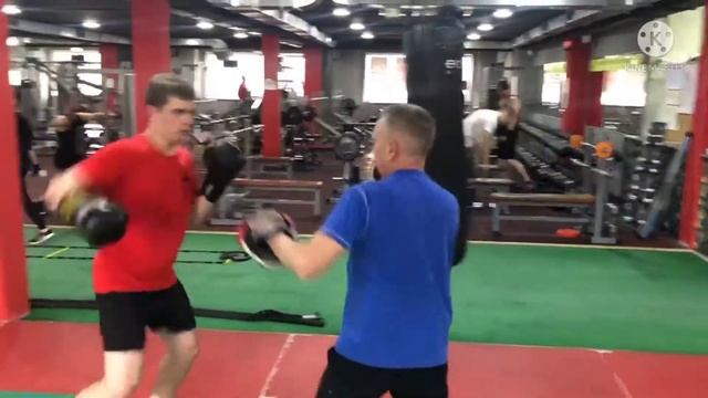 САЙД-СТЕП БОКОВОЙ УДАР, РАБОТА НА ЛАПАХ. смотреть онлайн