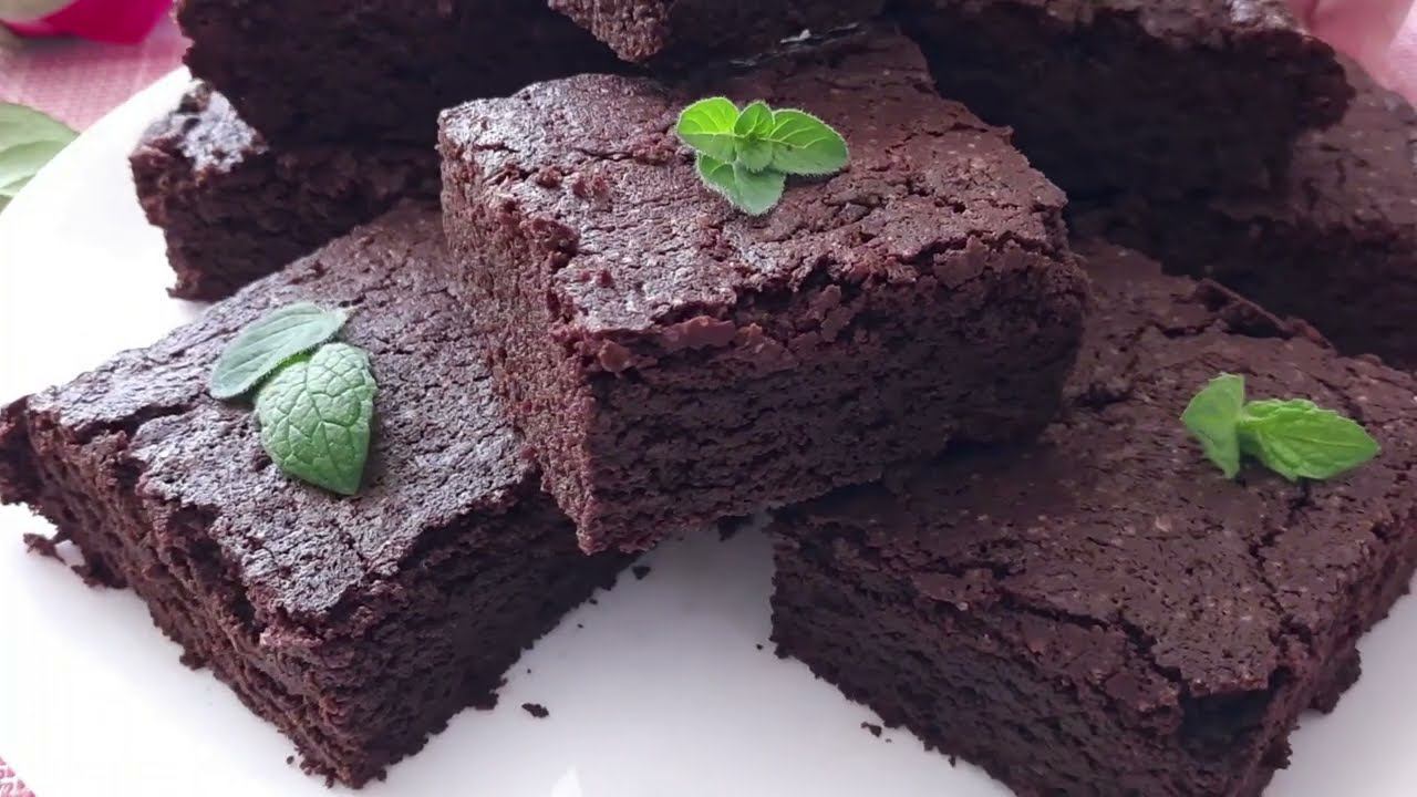 Самое ШОКОЛАДНОЕ пирожное БРАУНИ. Очень вкусно и шоколадно. Иногда можно себе позволить. смотреть онлайн