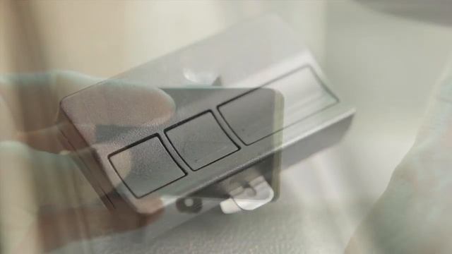 2012 NISSAN LEAF - HomeLink® Universal Transceiver смотреть онлайн