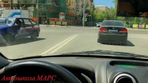 Как правильно развернуться на перекрёстке. Это нужно знать на экзамене и в жизни.