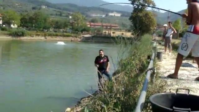 Pesca allo Storione a Prato смотреть онлайн
