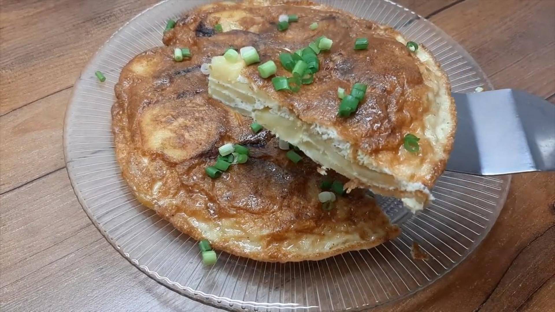 Подруга из Испании научила его готовить! Испанский омлет! 4 простых ингредиента! смотреть онлайн