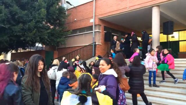 ЖИЗНЬ ДЕТЕЙ В ИСПАНИИ. Что делают и КАК проводят время? SPAIN 2018 смотреть онлайн