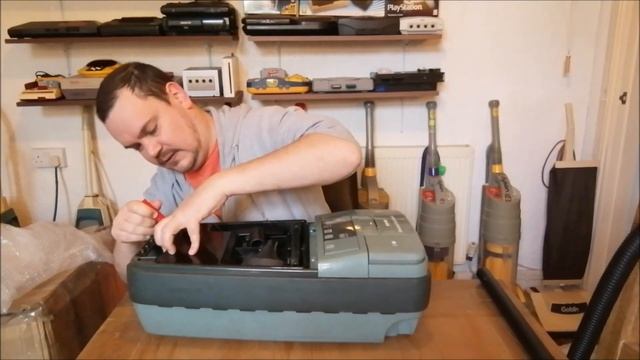 Unboxing / First Look – Latest Purchase – Vintage 1980s Hoover Cylinder Vacuum Cleaner! смотреть онлайн