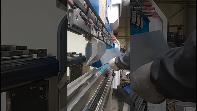 Изготовление "П-образного" профиля при помощи дополнительного гиба. Станок SMD PBA135 смотреть онлайн