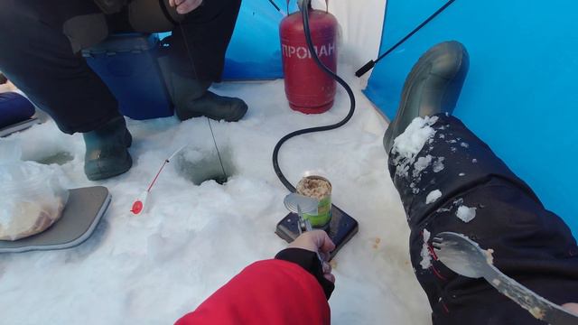 Поставили ЖЕРЛИЦЫ, закинули МОРМЫШКИ, И....!!! смотреть онлайн
