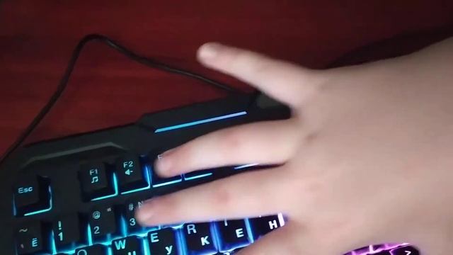 Обзор/распаковка клавиатуры ergo KB-680 смотреть онлайн