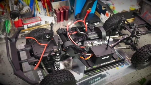 Element RC Knight Runner 4x4 : First Run & Test Drive смотреть онлайн