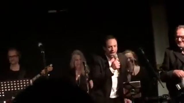 Young Americans - Bobo Moreno, Rumors Corner смотреть онлайн