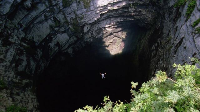 [4k] Guy Jumping Off Cliff Meme Template смотреть онлайн