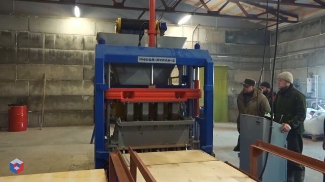 Вибропресс Рифей Буран 2А, для производства дорожных бордюров. 270 бордюров в час смотреть онлайн