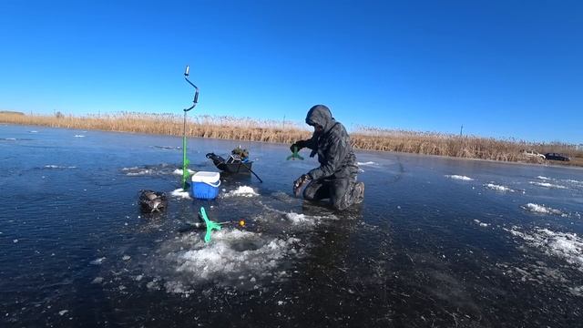 Такой рыбалки я еще не видел! Астраханская Зима 2023 смотреть онлайн