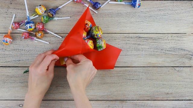 Оригинальный подарок своими руками: Букет из чупа чупсов за 10 минут /Ручная работа смотреть онлайн
